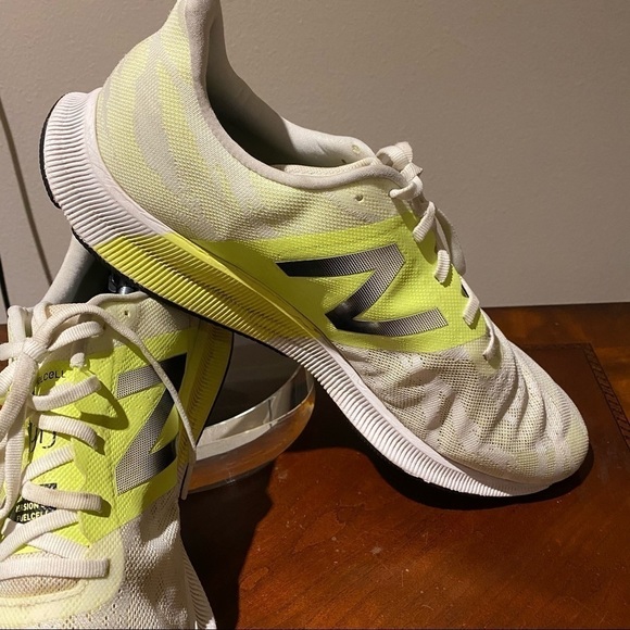 New Balance 890 White Yellow
Black Men Running Shoes
M890WY8 Size 15 EUC main image 8